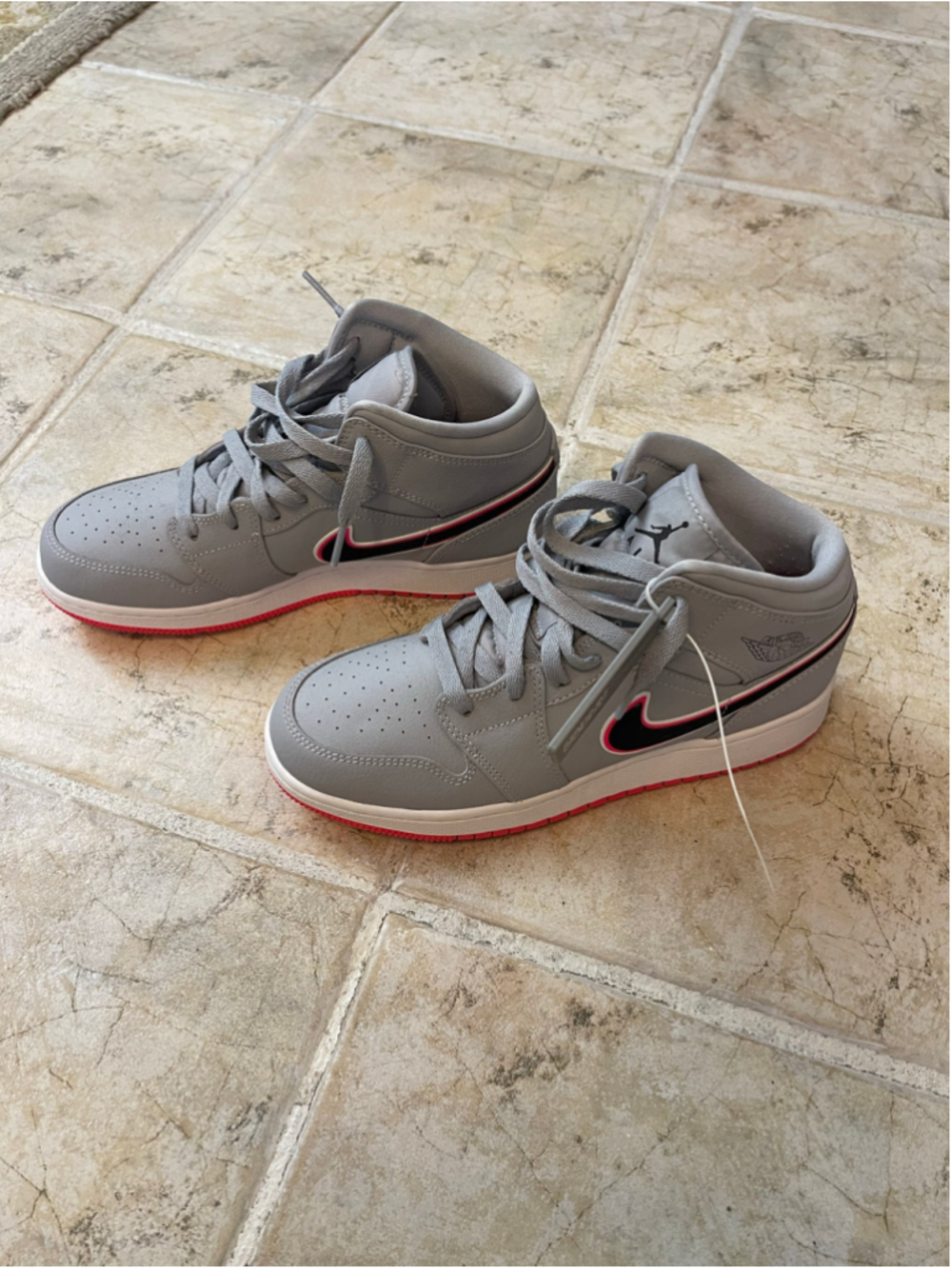 Boys Jordan Mid Sneakers 555112 Grey Red Size 6.5Y - Picture 3 of 6